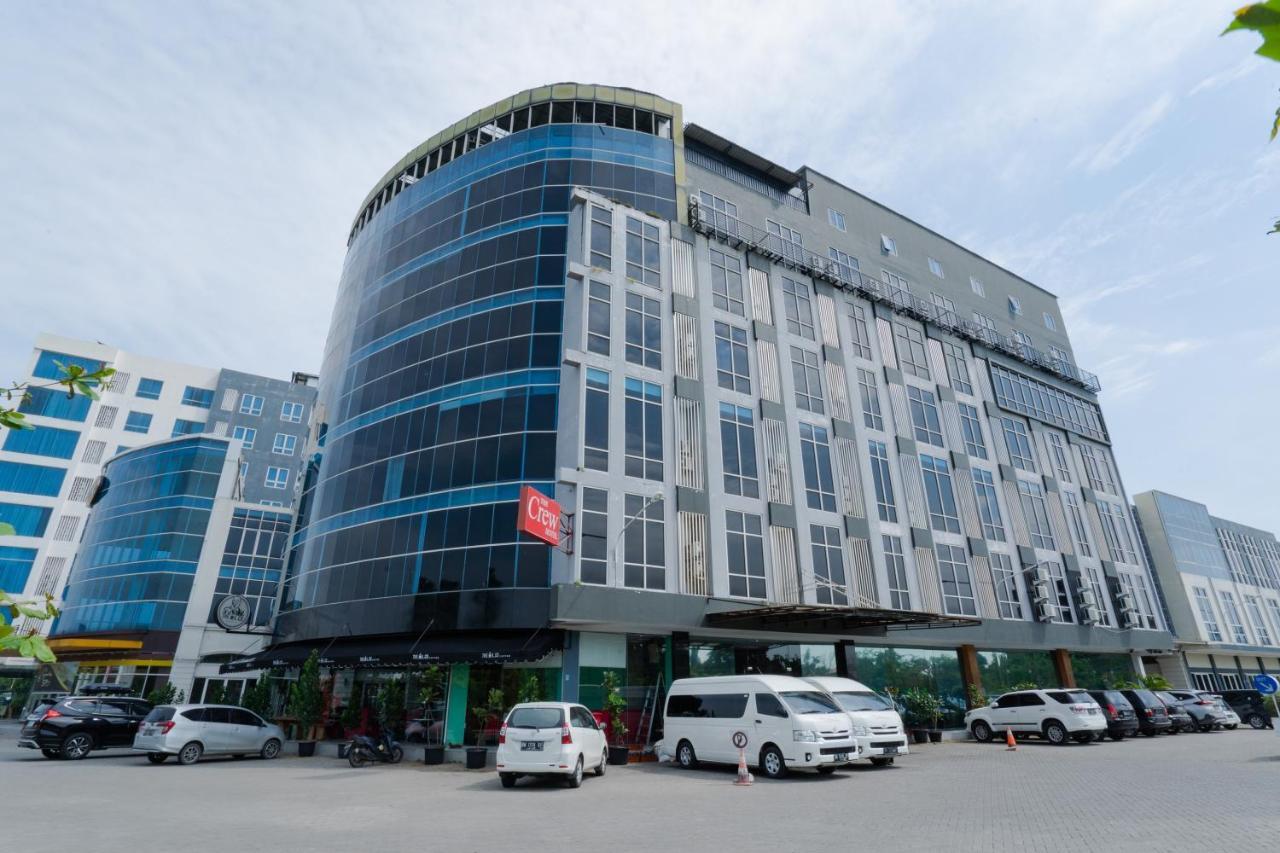 The Crew Hotel Medan Extérieur photo